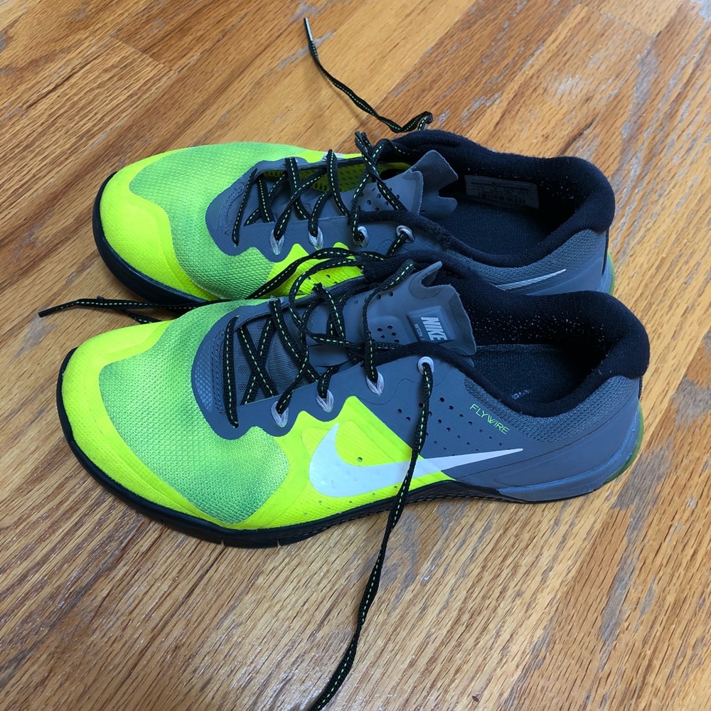 women’s Nike Flywire Metcon Sneakers